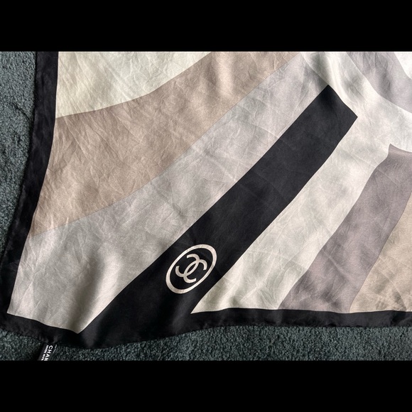 Chanel Geometric Logo  scarf/Wrap. 100% Silk. Made in Italy. Large, 51” by 53”. - Picture 11 of 16